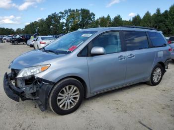  Salvage Toyota Sienna