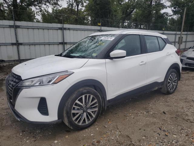  Salvage Nissan Kicks