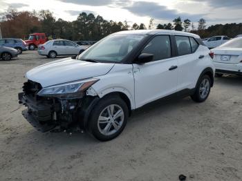  Salvage Nissan Kicks