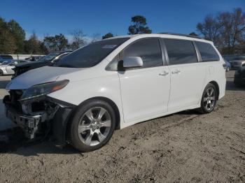  Salvage Toyota Sienna