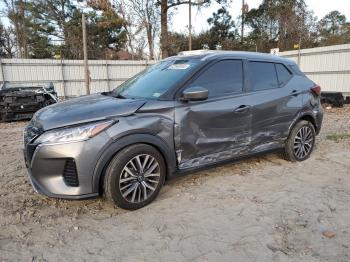  Salvage Nissan Kicks