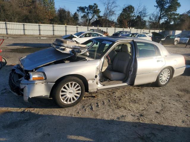  Salvage Lincoln Towncar