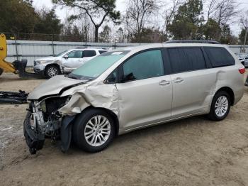  Salvage Toyota Sienna