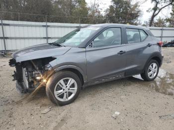  Salvage Nissan Kicks