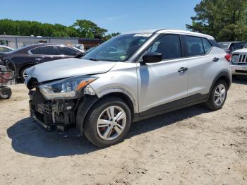  Salvage Nissan Kicks