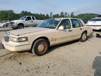  Salvage Lincoln Towncar
