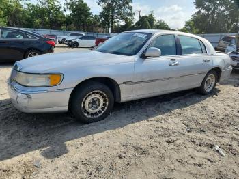  Salvage Lincoln Towncar