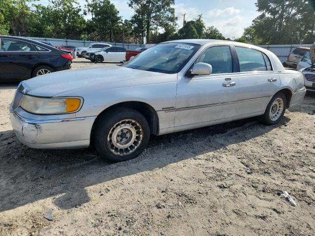  Salvage Lincoln Towncar