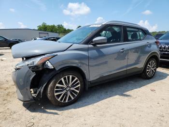  Salvage Nissan Kicks
