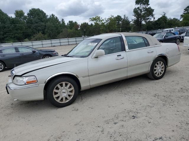  Salvage Lincoln Towncar
