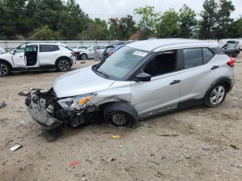  Salvage Nissan Kicks