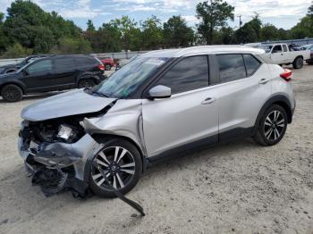  Salvage Nissan Kicks