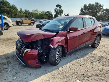  Salvage Nissan Kicks