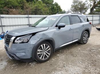  Salvage Nissan Pathfinder