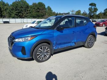  Salvage Nissan Kicks