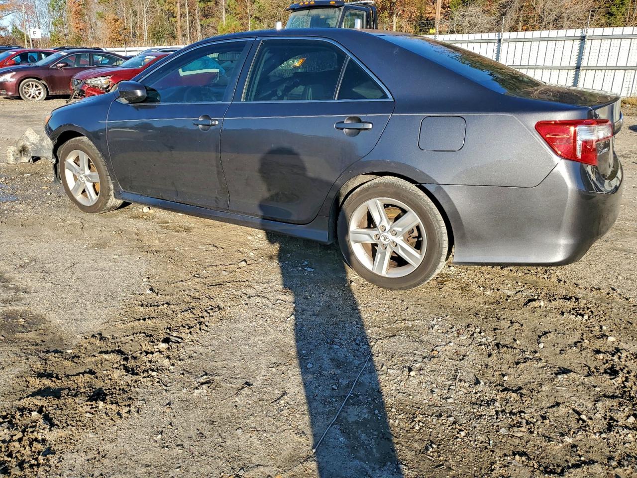 Toyota Camry Base Image 9