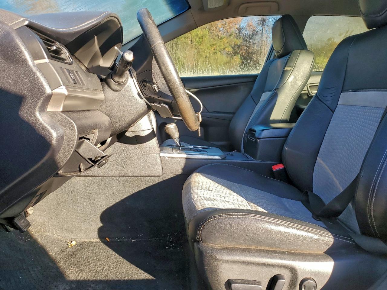 Toyota Camry Base Image 3