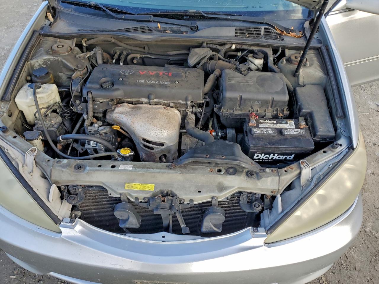 Toyota Camry Le Image 10