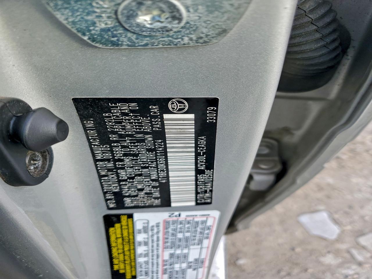 Toyota Camry Le Image 9