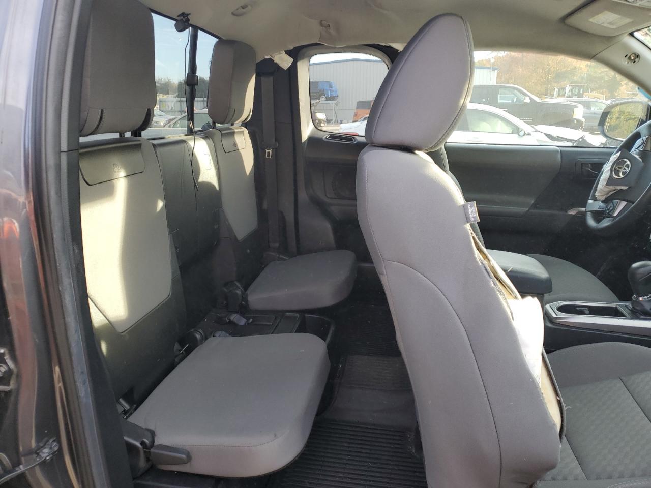 Toyota Tacoma Access Cab Image 7