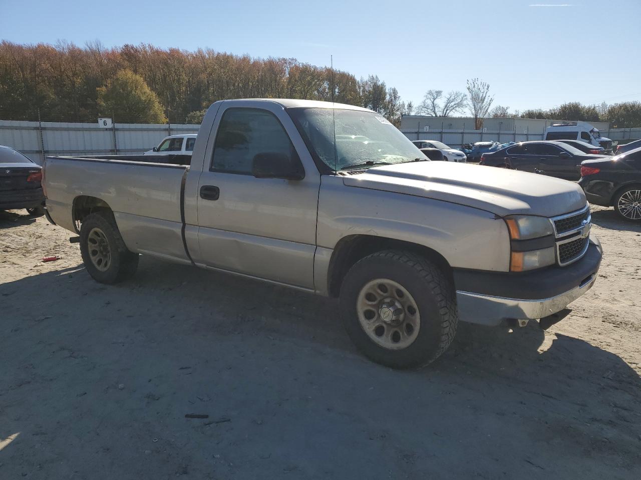 Chevrolet Silverado C1500 Image 2