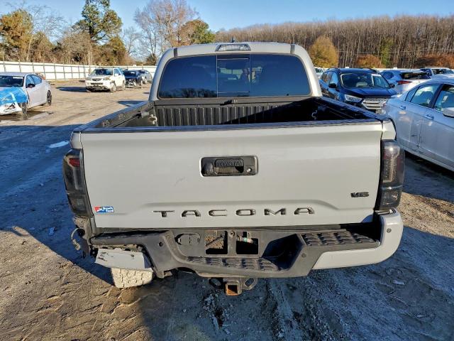 Toyota Tacoma Double Cab Image 6