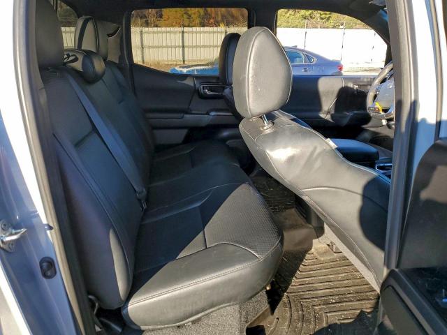 Toyota Tacoma Double Cab Image 8