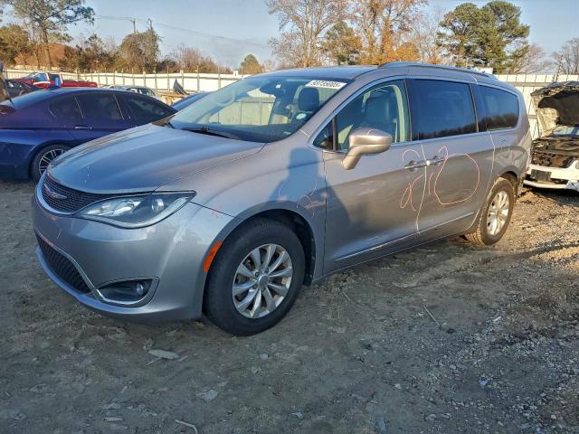  Salvage Chrysler Pacifica
