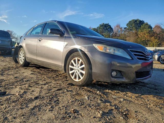 Toyota Camry Base Image 2