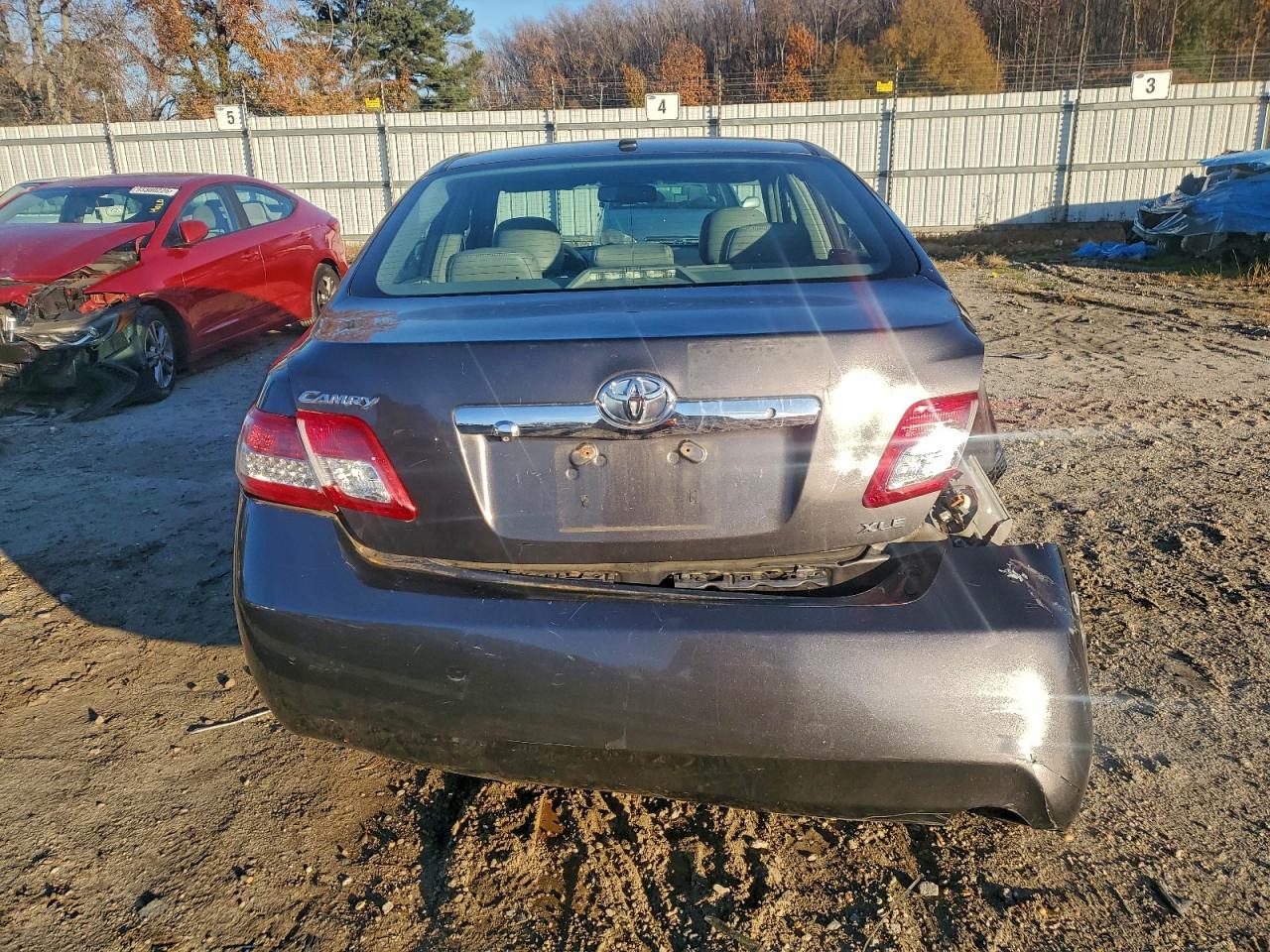 Toyota Camry Base Image 6