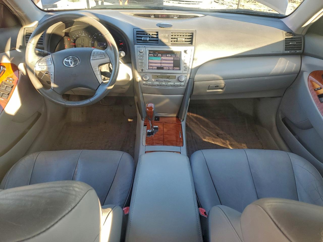 Toyota Camry Base Image 4