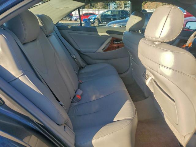 Toyota Camry Base Image 8