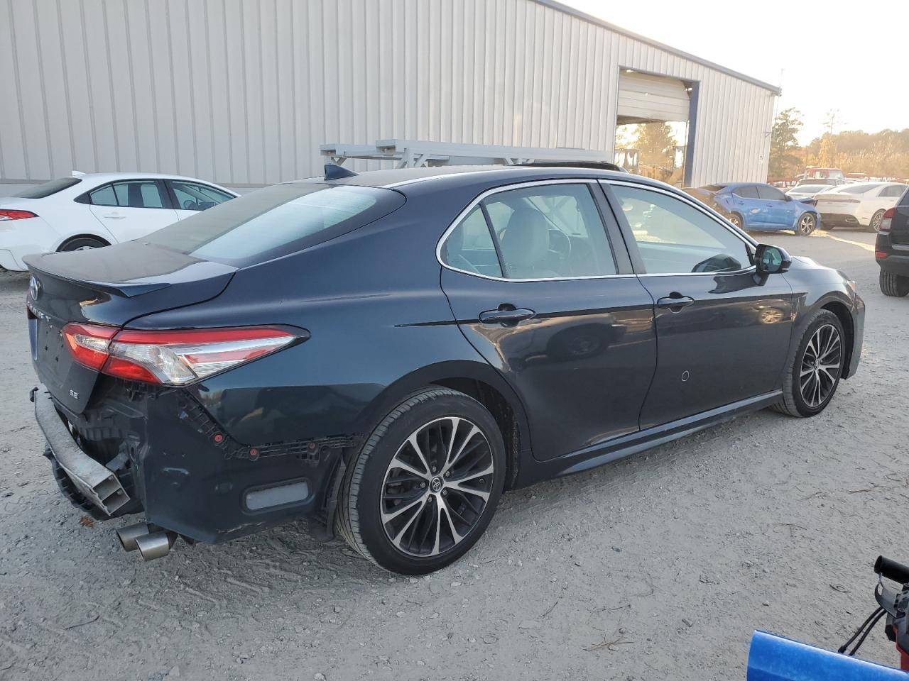 Toyota Camry L Image 2