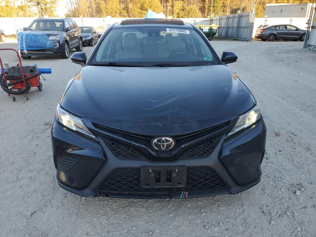 Toyota Camry L Image 11