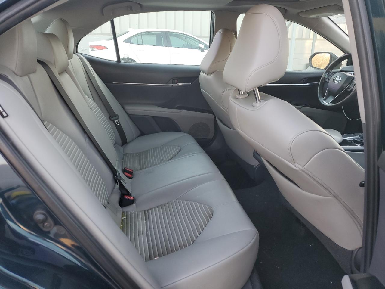 Toyota Camry L Image 6