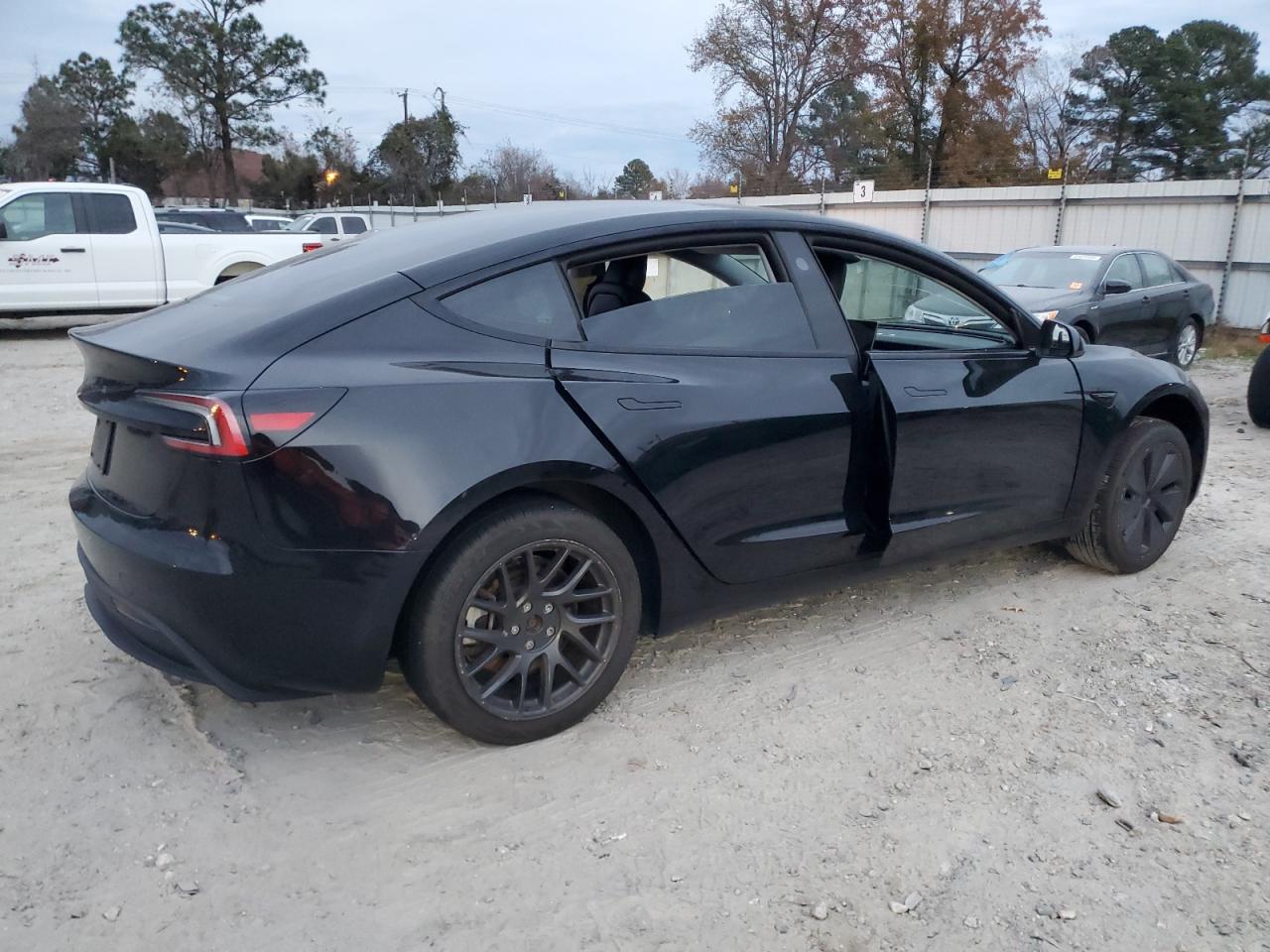 Tesla Model 3 Image 4