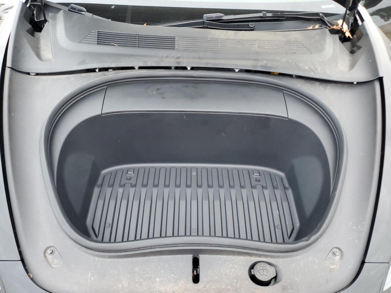 Tesla Model 3 Image 11