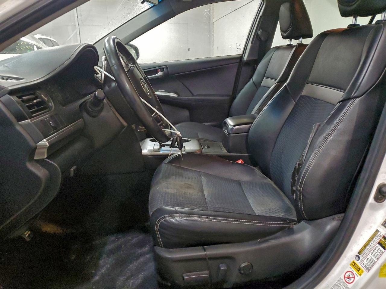 Toyota Camry L Image 3