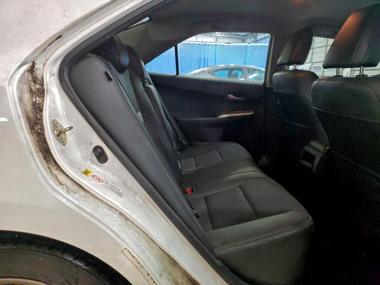 Toyota Camry L Image 5