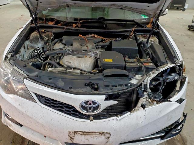 Toyota Camry L Image 8