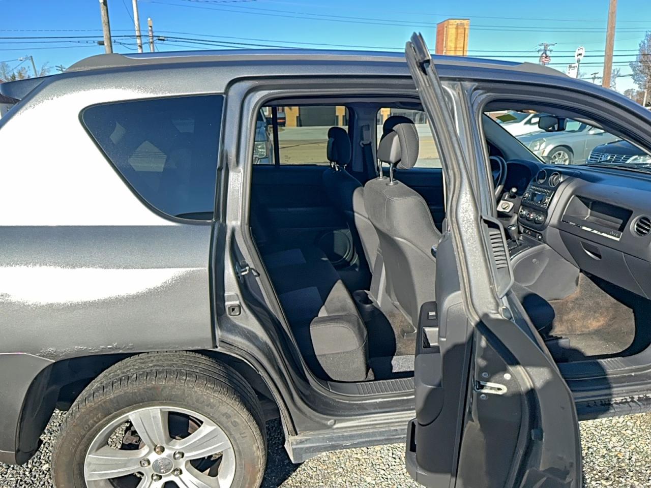 Jeep Compass Sport Image 2