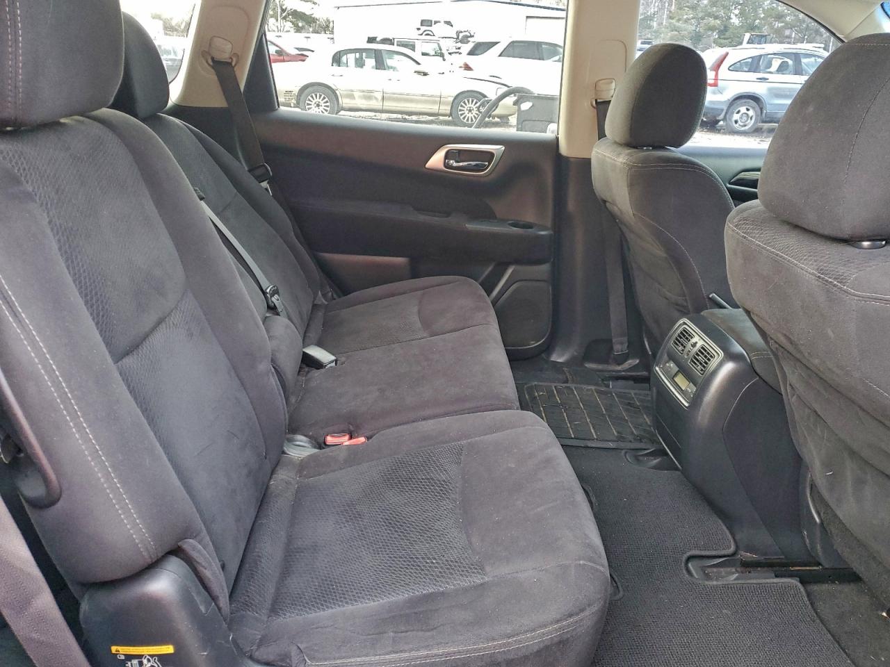 Nissan Pathfinder S Image 9