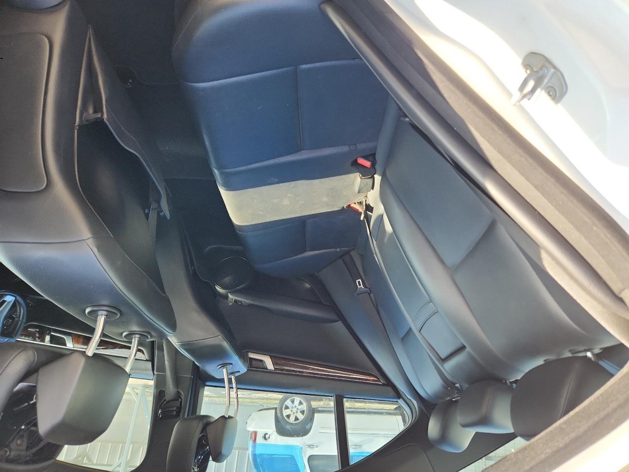 Mercedes-Benz C-Class 300 4matic Image 12