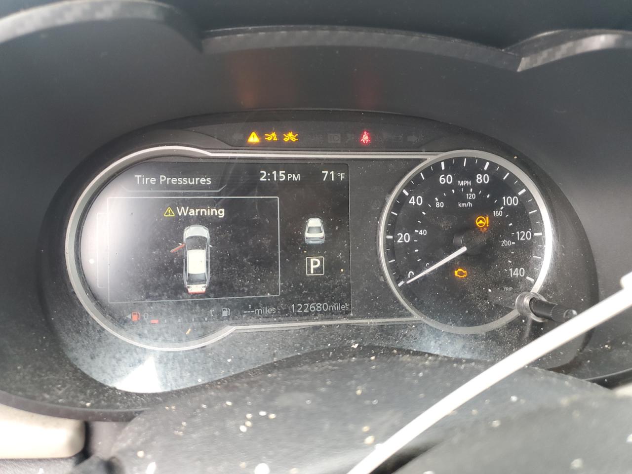 Nissan Versa Sv Image 6