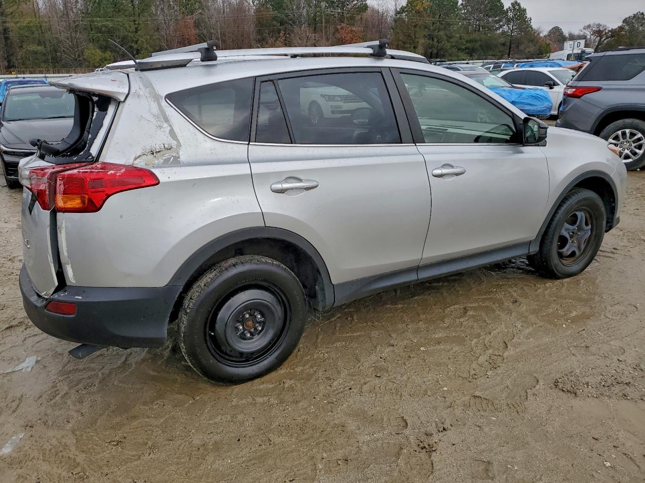 Toyota RAV4 Le Image 10