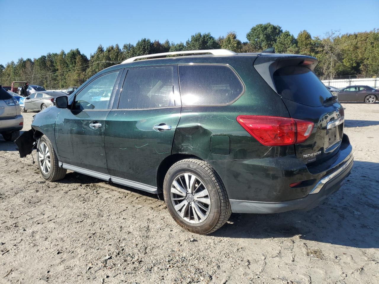 Nissan Pathfinder S Image 3