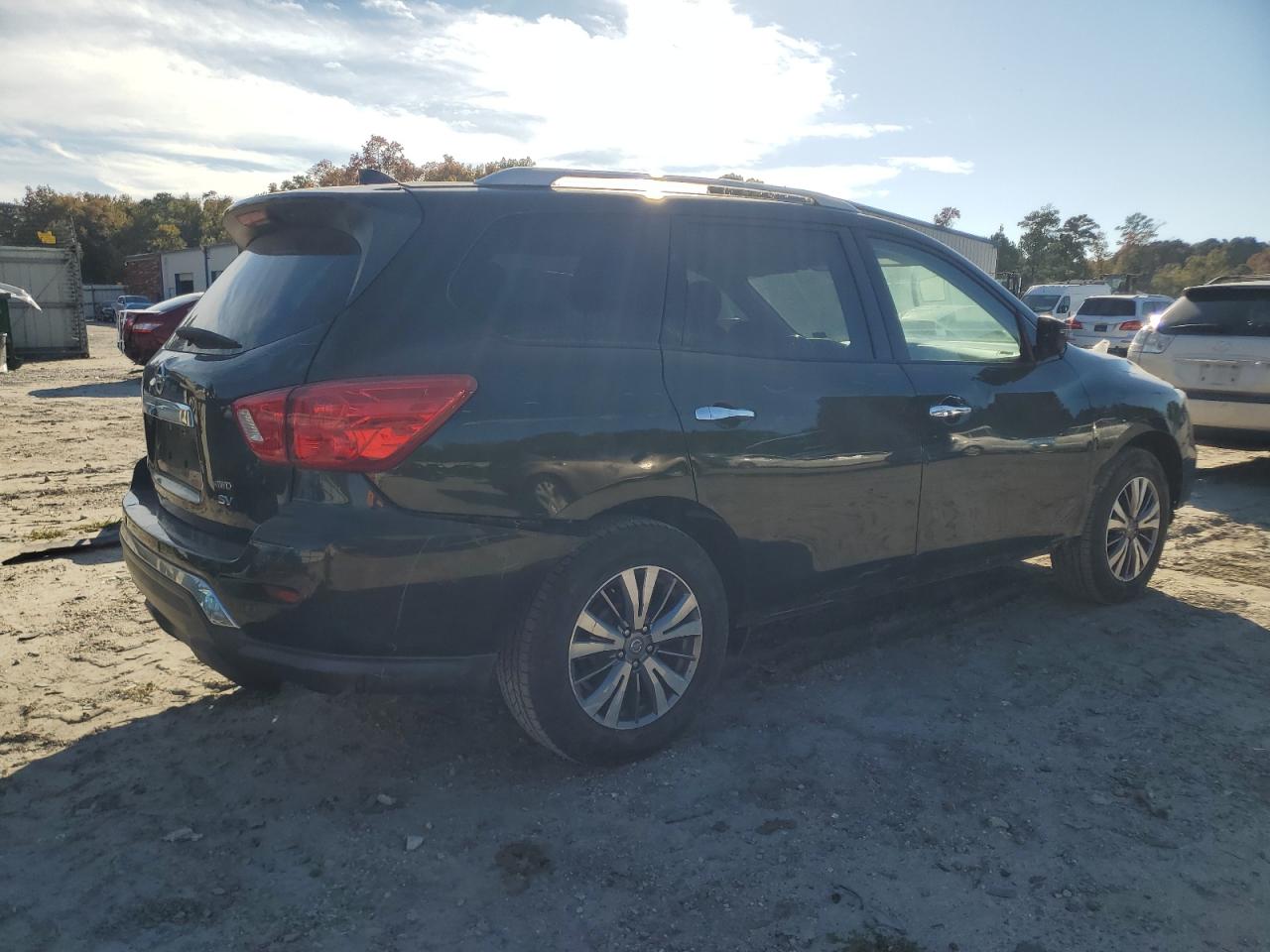 Nissan Pathfinder S Image 2