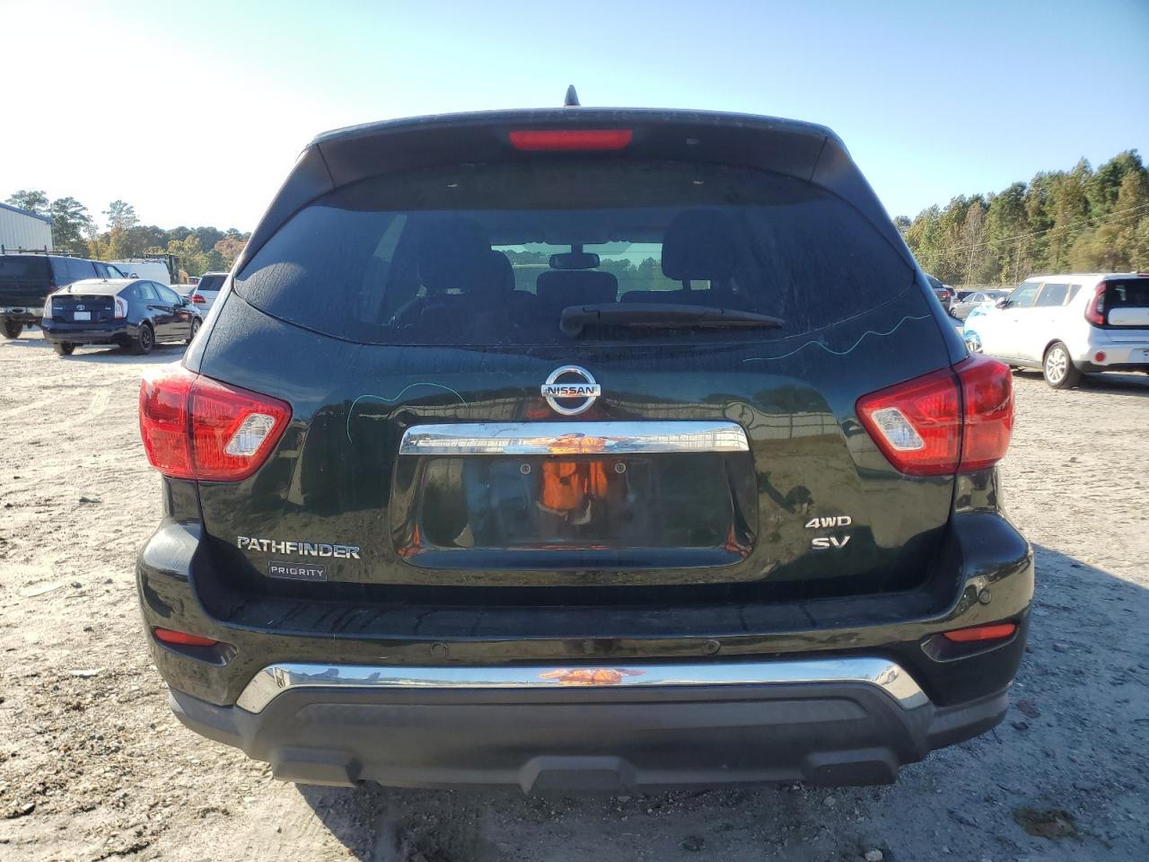 Nissan Pathfinder S Image 4