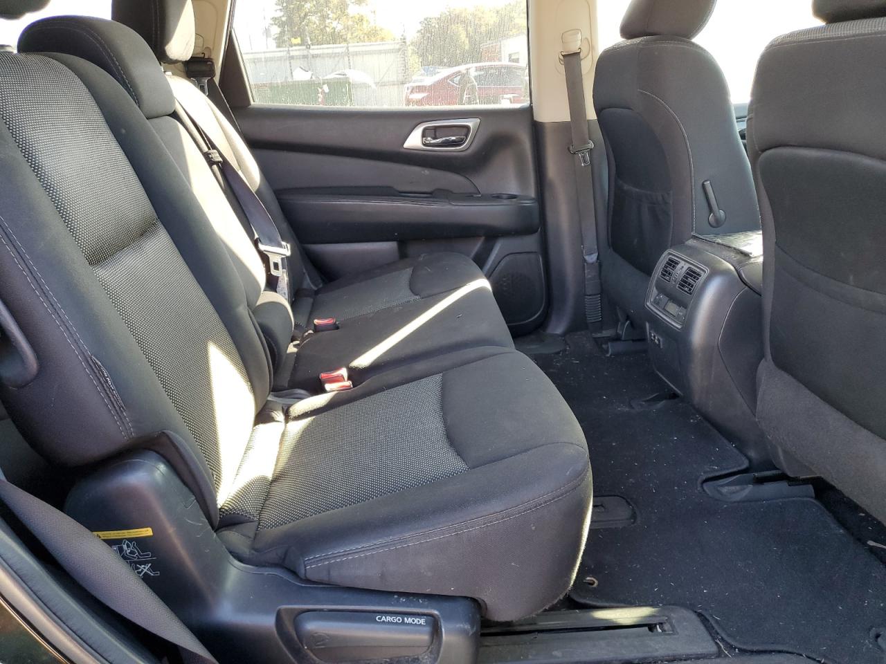 Nissan Pathfinder S Image 8