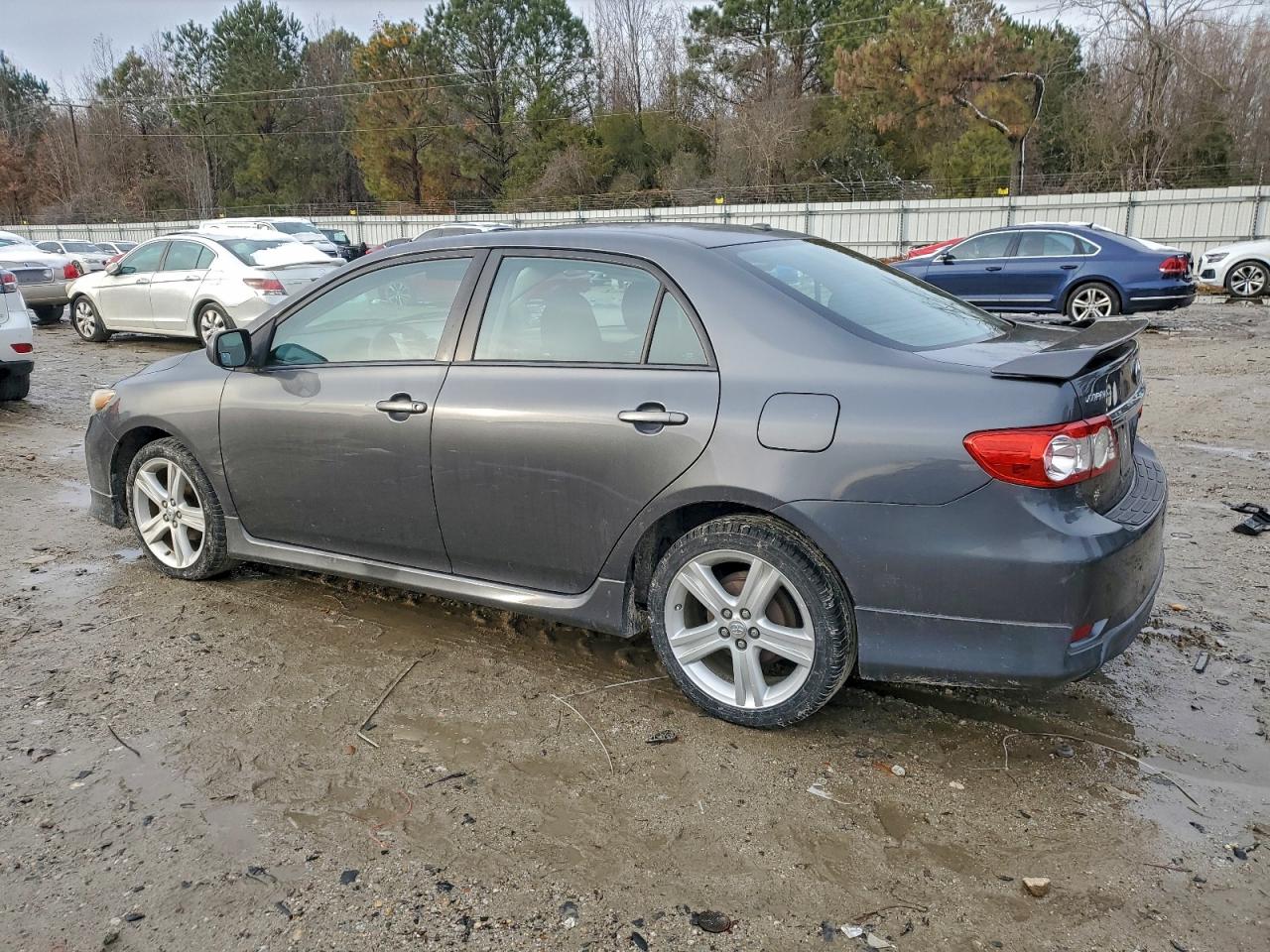 Toyota Corolla Base Image 2